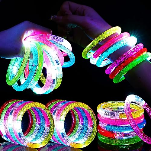 Mikulala 24 Stück LED Leuchtarmbänder Blinkende Armbänder in der Dunkelheit Glowstick Armband,Beleuchtendes Spielzeug für Graduierung Geburtstag party Geschenke, Armreif für Kinder Erwachsene von Mikulala