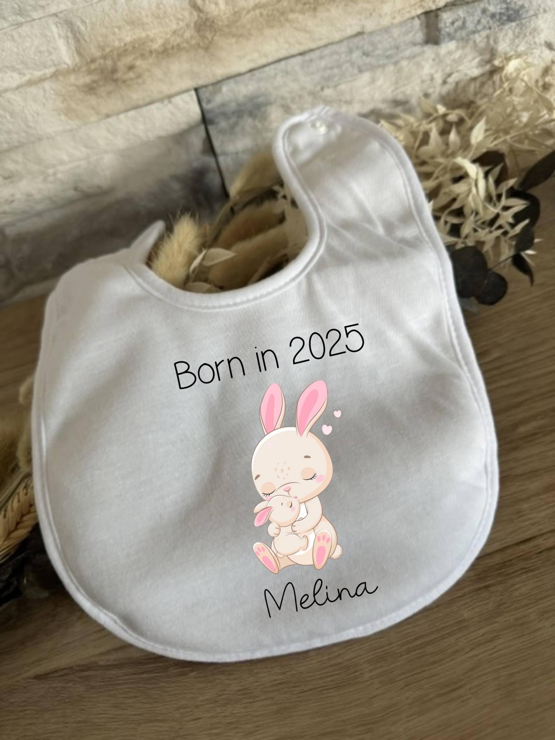 Baby Lätzchen Personalisierte Geschenke Name Born in 2025 Geschenk Babyparty Babyshower Geburt Halstuch Babygeschenk Hase Mama Baby Lätzchen Personalisierte Geschenke Name Born in 2025 Geschenk Babyparty Babyshower Geburt Halstuch Babygeschenk Hase Mama von Milevo