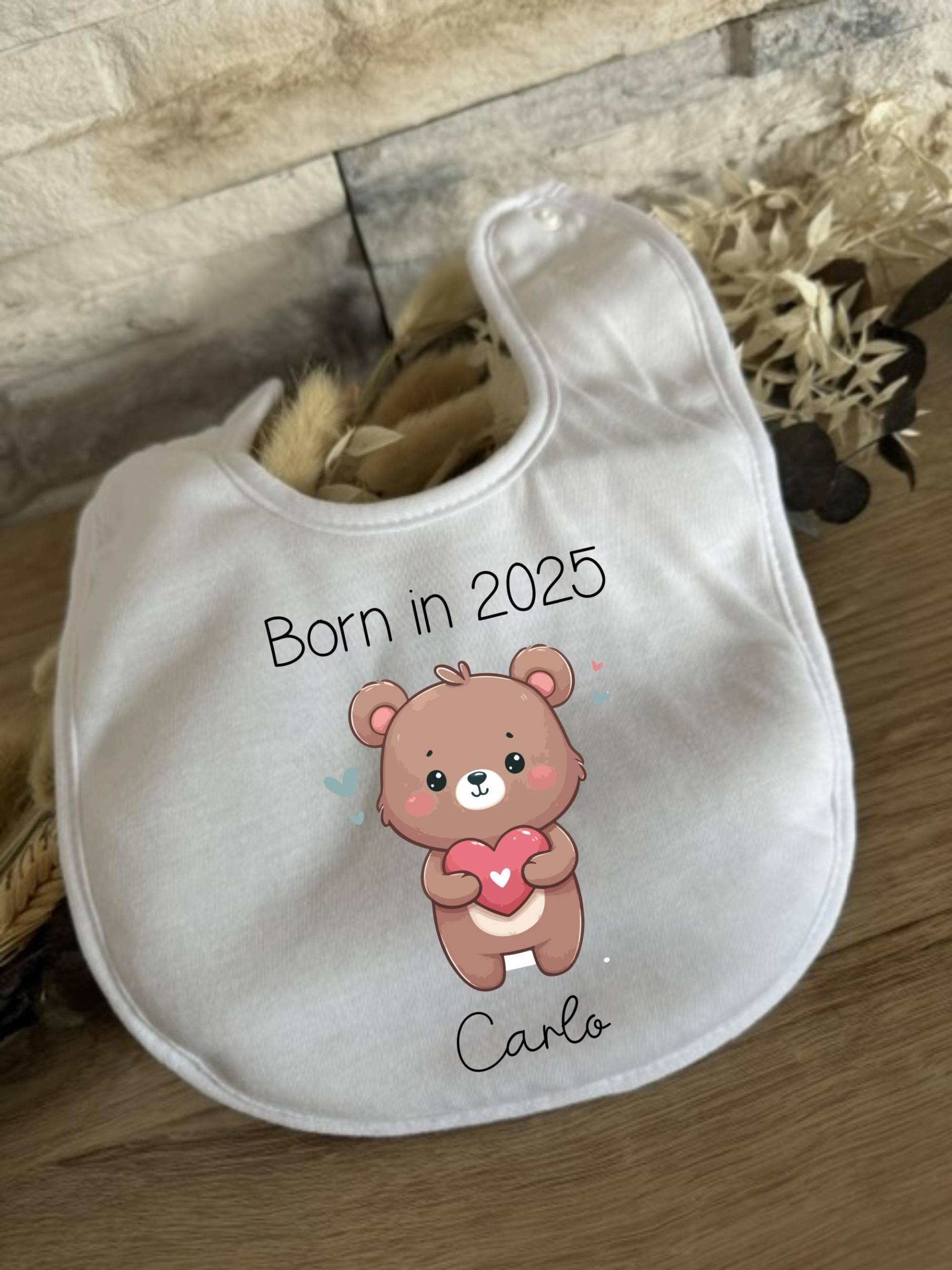 Baby Lätzchen Personalisierte Geschenke Name Born in 2025 Geschenk Babyparty Babyshower Geburt Halstuch Babygeschenk Teddy Bär Baby Lätzchen Personalisierte Geschenke Name Born in 2025 Geschenk Babyparty Babyshower Geburt Halstuch Babygeschenk Teddy Bär von Milevo