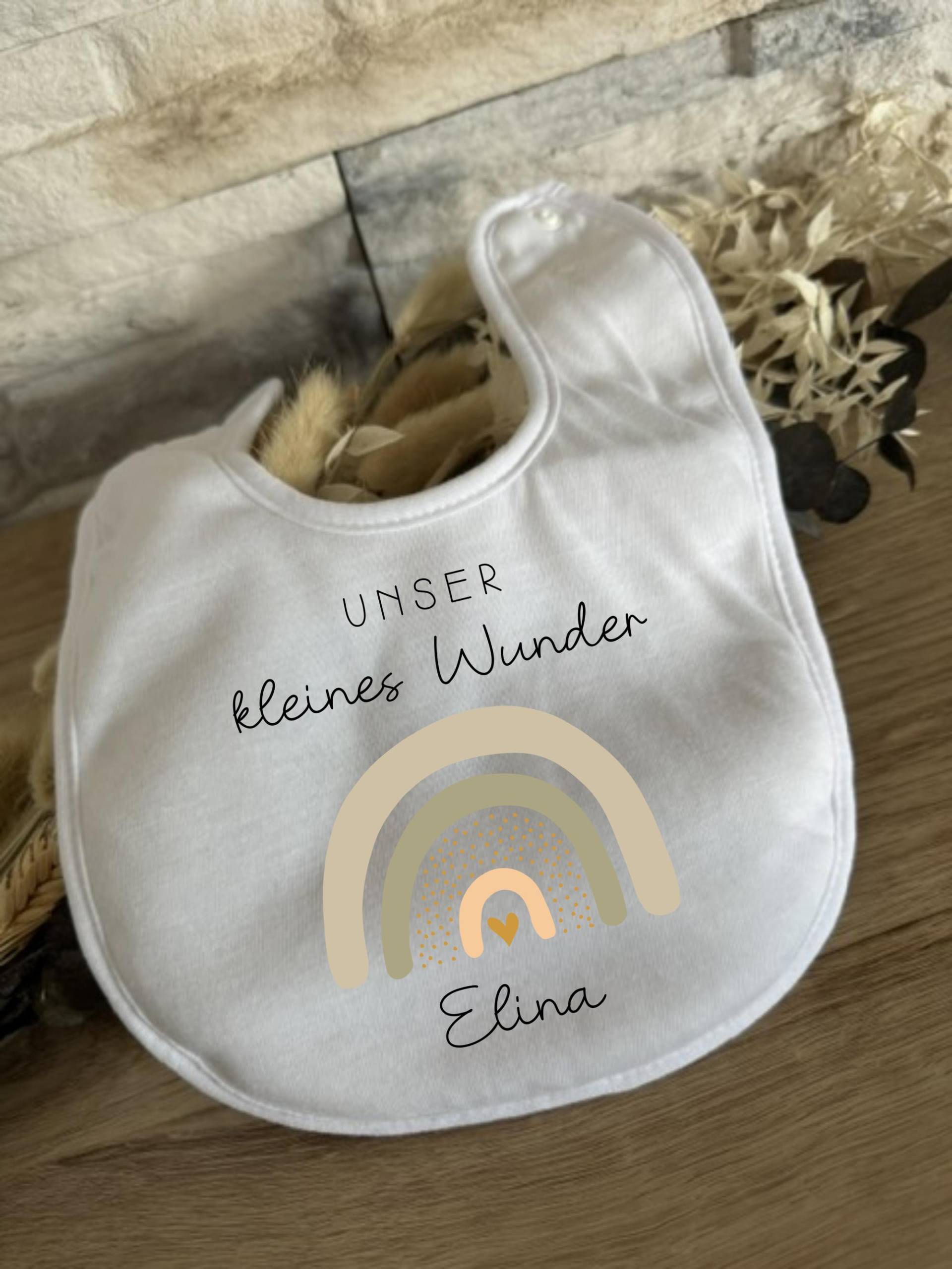 Baby Latz Personalisierte Geschenke Lätzchen Kleines Wunder Regenbogen Beige Geschenk Babyparty Babyshower Geburt Halstuch 2025 Baby Latz Personalisierte Geschenke Lätzchen Kleines Wunder Regenbogen Beige Geschenk Babyparty Babyshower Geburt Halstuch 2025 von Milevo