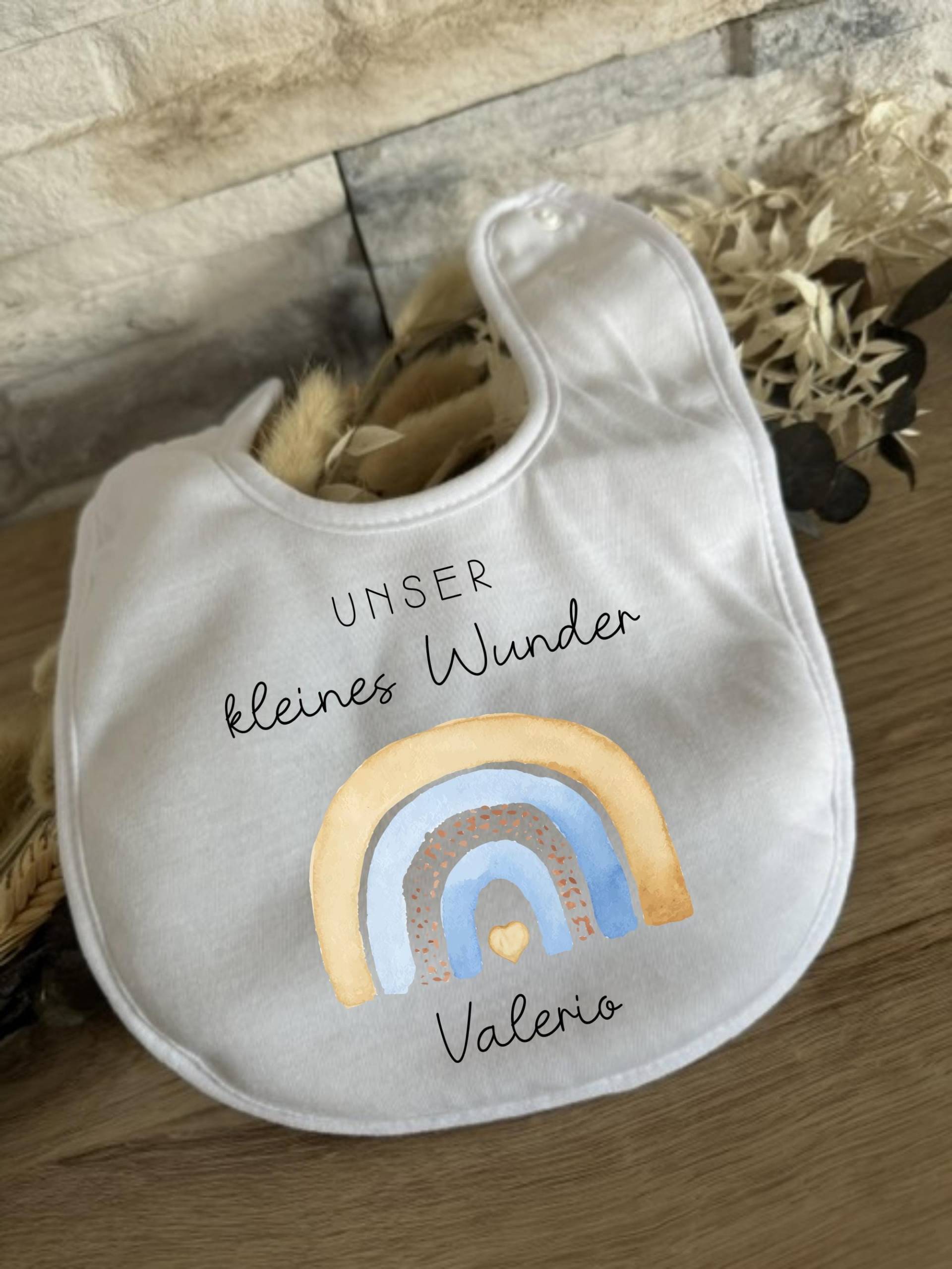 Baby Latz Personalisierte Geschenke Lätzchen Kleines Wunder Regenbogen Blau Name Geschenk Babyparty Babyshower Geburt Halstuch 2025 Baby Latz Personalisierte Geschenke Lätzchen Kleines Wunder Regenbogen Blau Name Geschenk Babyparty Babyshower Geburt Halstuch 2025 von Milevo