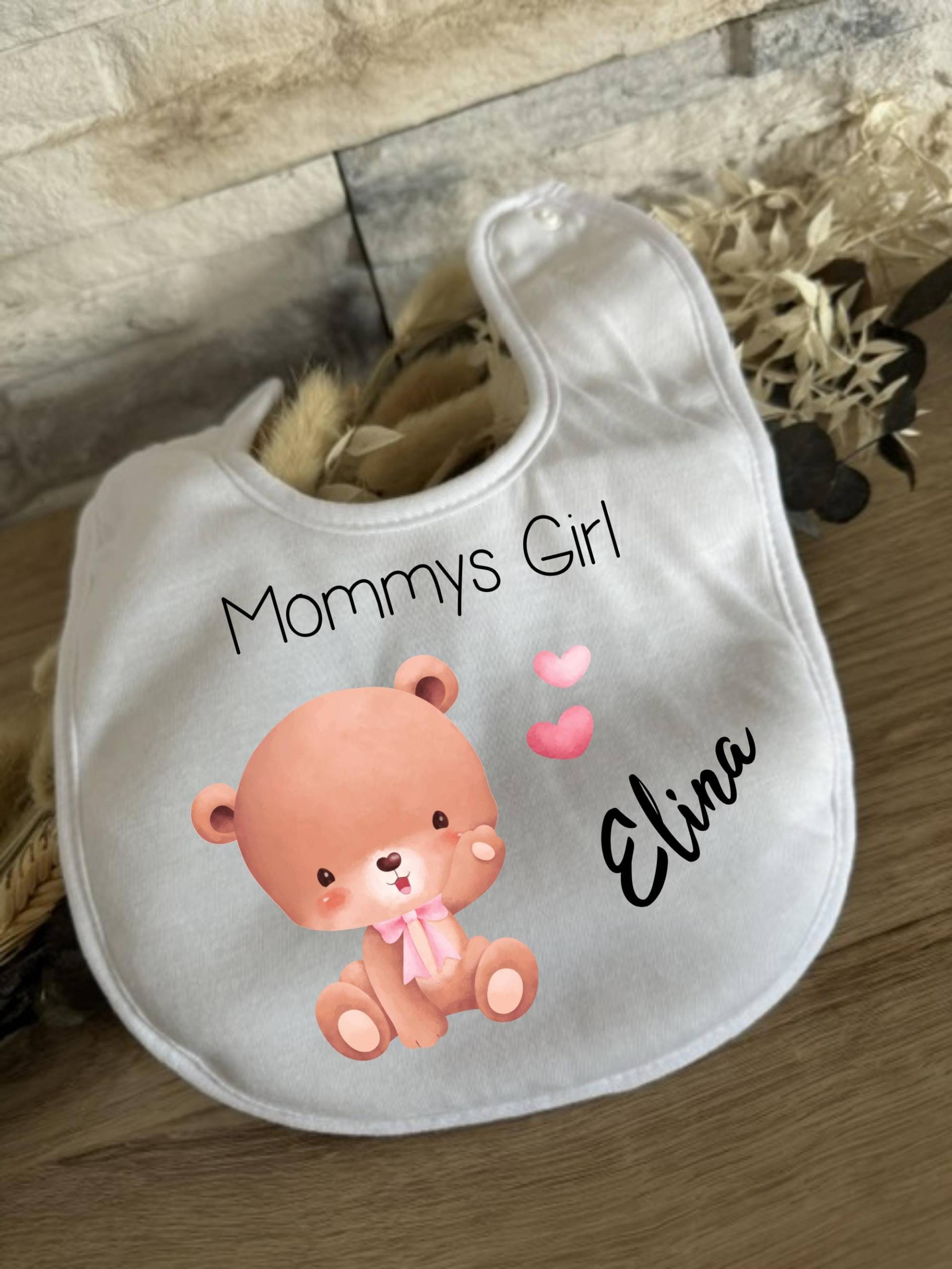 Baby Latz Name Personalisierte Geschenke Lätzchen Mommys Daddys Girl Teddy Bär Geschenk Geburt Babyparty Babyshower Halstuch 2025 Baby Latz Name Personalisierte Geschenke Lätzchen Mommys Daddys Girl Teddy Bär Geschenk Geburt Babyparty Babyshower Halstuch 2025 von Milevo