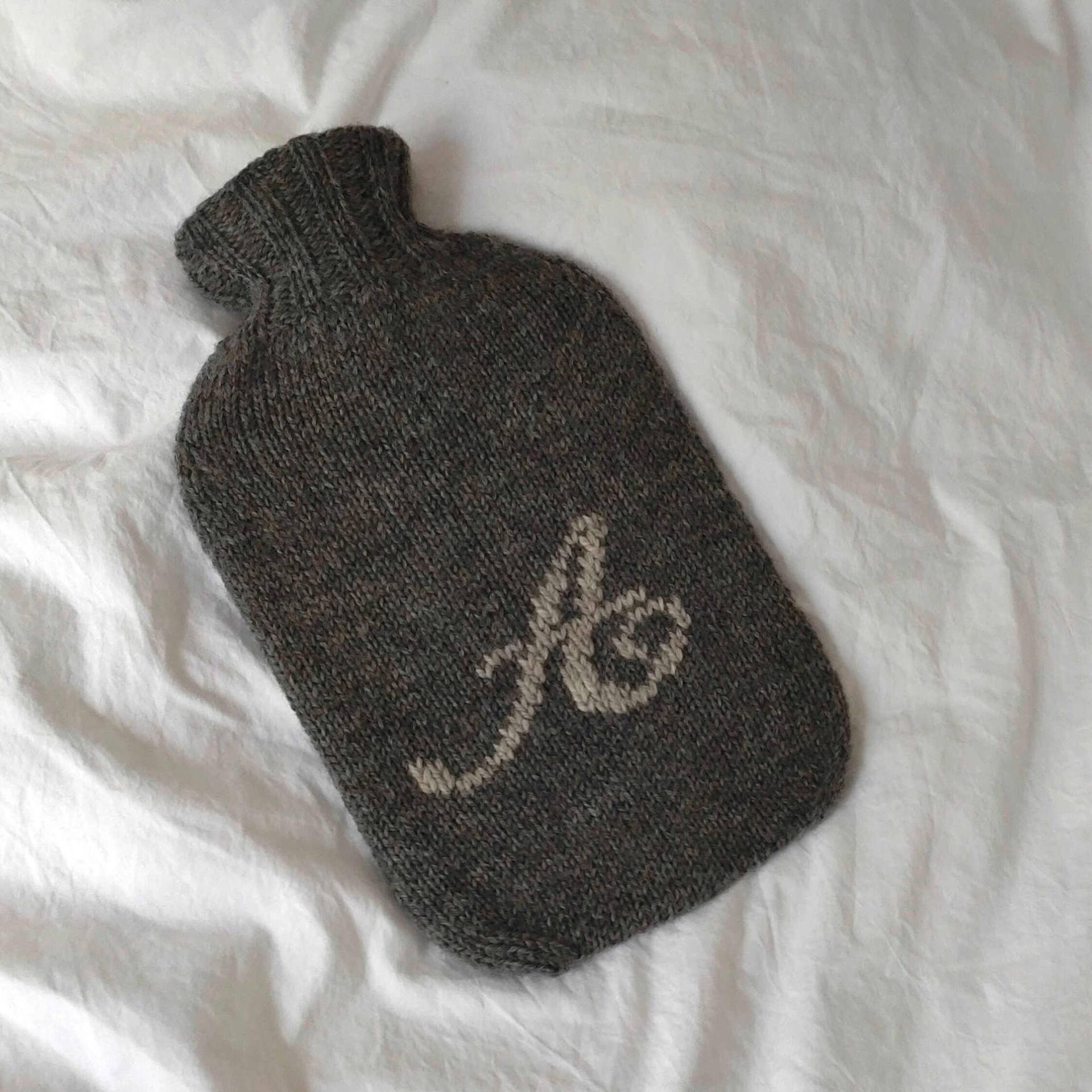 Wärmflasche Mit Wollbezug Merino, Handgestrickt in Deutschland, Personalisierbar Ihren Initialien Wärmflasche Mit Wollbezug Merino, Handgestrickt in Deutschland, Personalisierbar Ihren Initialien von MilicaMade
