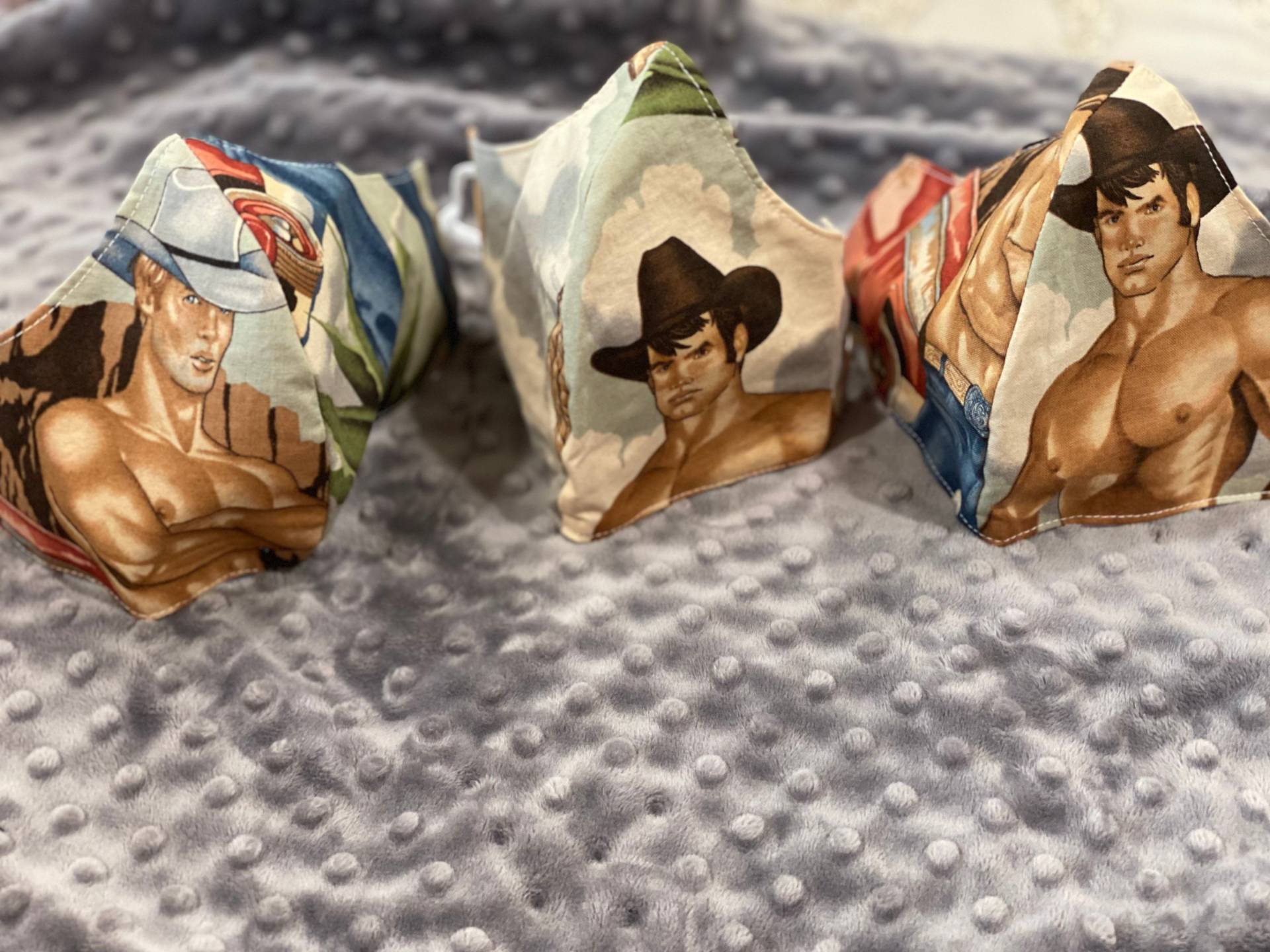 Wendbare Cowboys Gesichtsmaske von MindingMyNeedle