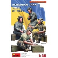 Ukrainian Tank Crew at Rest von Mini Art