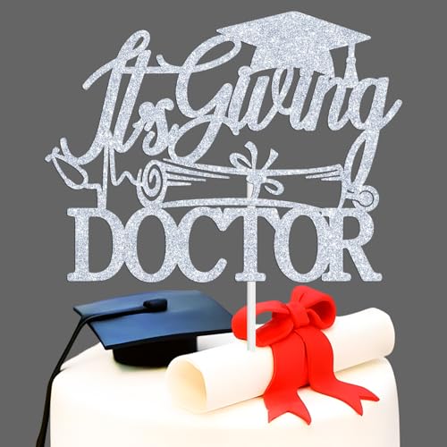 Tortenaufsatz mit Aufschrift "It's Giving Doctor", Congarts Doctor/Official a Doctor, Klasse 2025, Medizinische Schule, Abschlussfeier, Partyzubehör, silberner Glitzer Tortenaufsatz mit Aufschrift "It's Giving Doctor", Congarts Doctor/Official a Doctor, Klasse 2025, Medizinische Schule, Abschlussfeier, Partyzubehör, silberner Glitzer von Miss Onederful