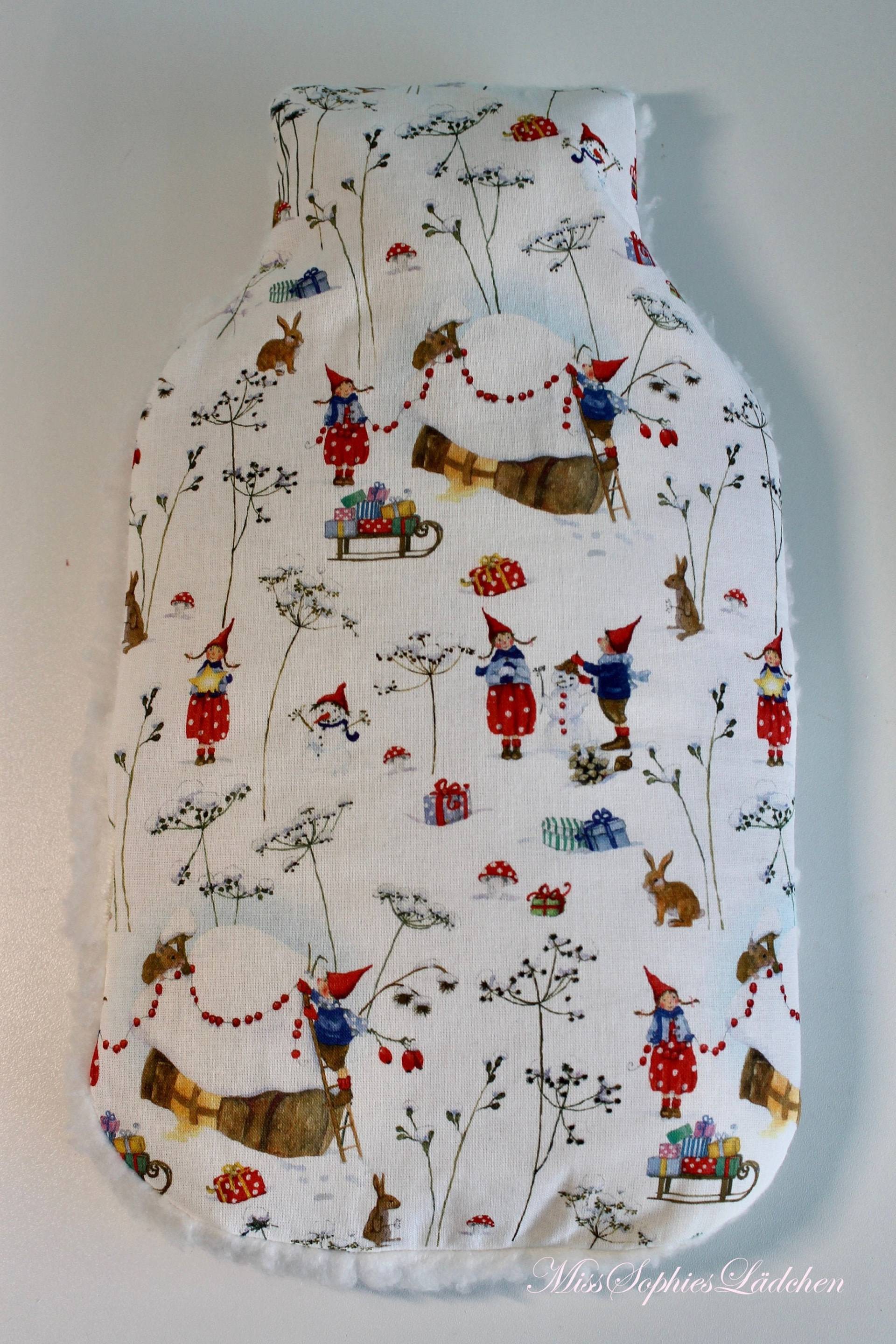 Wärmflaschenbezug Wichtel Pippa Und Pelle Schneewiese, Daniela Drescher Bezug Für Wärmflasche Wärmflaschenbezug Wichtel Pippa Und Pelle Schneewiese, Daniela Drescher Bezug Für Wärmflasche von MissSophiesLaedchen
