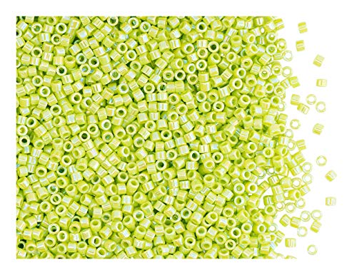 10gr 11/0 Miyuki® Delica® - Japanische Glasperlen mit einem Durchmesser von 1,6 mm mit einem Loch von 0,8 mm, Opaque Chartreuse AB (Opaque Rainbow Lime) von Miyuki Delica Perlen