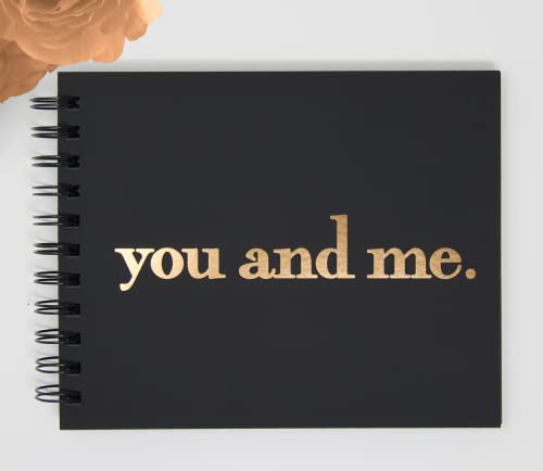 You and Me Fotoalbum für Hochzeitsalbum, geprägte Goldfolie, 15,2 x 19,1 cm, 90 leere Seiten, Softcover, Andenken, Hochzeitsalbum, First Christmas Married, Fotobuch Polaroid oder Instax Album (BK/Go) You and Me Fotoalbum für Hochzeitsalbum, geprägte Goldfolie, 15,2 x 19,1 cm, 90 leere Seiten, Softcover, Andenken, Hochzeitsalbum, First Christmas Married, Fotobuch Polaroid oder Instax Album (BK/Go) von Mod La Vie