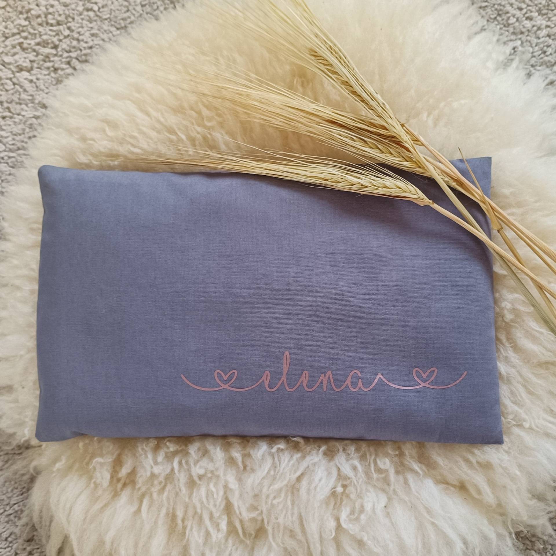 Personalisiertes Körnerkissen Mit Name, Mittel, Wärmekissen, Körnersäckchen Personalisiertes Körnerkissen Mit Name, Mittel, Wärmekissen, Körnersäckchen von MoiraLouArt