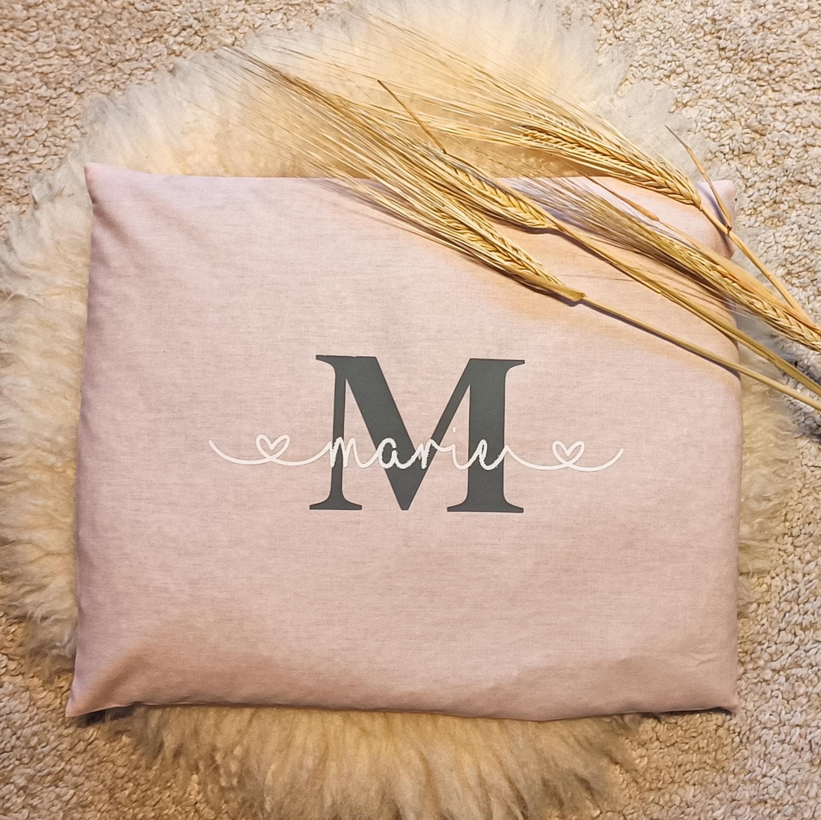 Personalisiertes Wärmekissen - Dein Name Auf Handgenähtem Körnerkissen Aus Baumwolle, 25x30 cm Personalisiertes Geschenk Mit Text Personalisiertes Wärmekissen - Dein Name Auf Handgenähtem Körnerkissen Aus Baumwolle, 25x30 cm Personalisiertes Geschenk Mit Text von MoiraLouArt