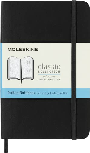 Moleskine Klassisches Notizbuch, Punktierter Notizblock mit weichem Einband und elastischem Verschluss, Pocket Format 9 x 14 cm, Schwarz, 192 Seiten Moleskine Klassisches Notizbuch, Punktierter Notizblock mit weichem Einband und elastischem Verschluss, Pocket Format 9 x 14 cm, Schwarz, 192 Seiten von Moleskine