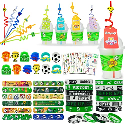 84Pcs Fußball Party Tütenfüllerset für Kinder - Fußball-Partybecher mit Geschenkanhängern, Gefüllt mit Wiederverwendbaren Fußball-Trinkhalmen, Motivierenden Fußballarmbändern von Moltby