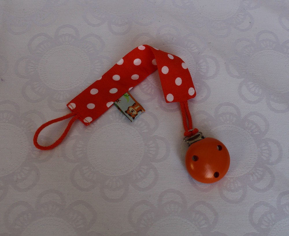 Schnullerband, Schnullerkette Aus Stoff - Große Punkte Orange Schnullerband, Schnullerkette Aus Stoff - Große Punkte Orange von MonasNaehwelt