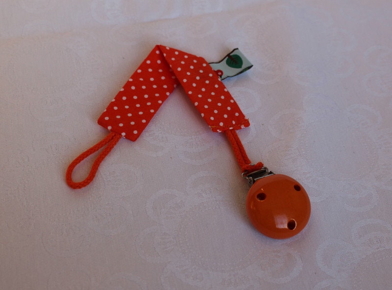 Schnullerband, Schnullerkette Aus Stoff - Kleine Punkte Orange Schnullerband, Schnullerkette Aus Stoff - Kleine Punkte Orange von MonasNaehwelt
