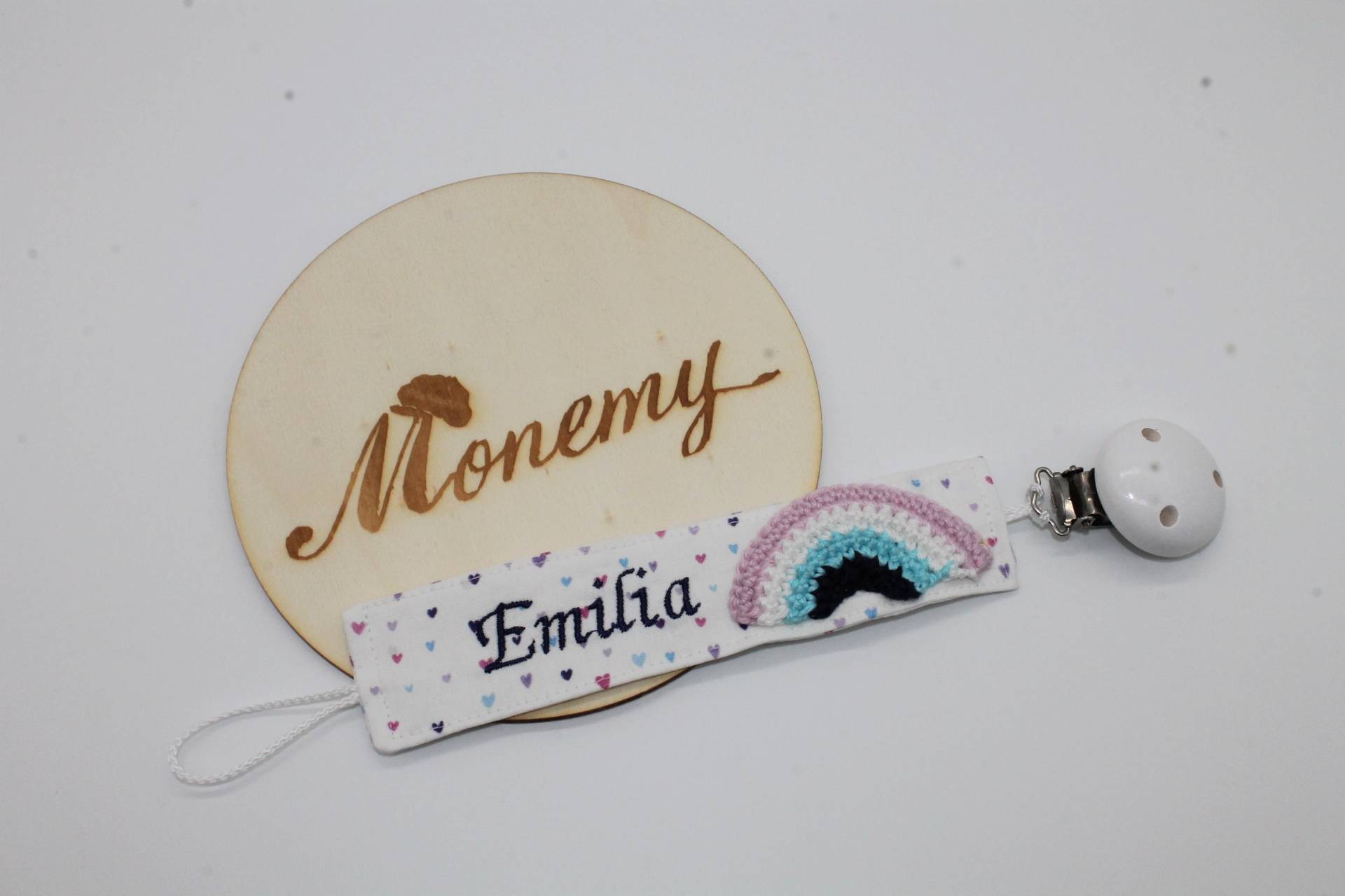 Schnullerband Weiß Herzchen Regenbogen Mit Namen Personalisiert/Schnullerhalter Schnullerkette Geschenk Zur Geburt Schnullerband Weiß Herzchen Regenbogen Mit Namen Personalisiert/Schnullerhalter Schnullerkette Geschenk Zur Geburt von Monemy