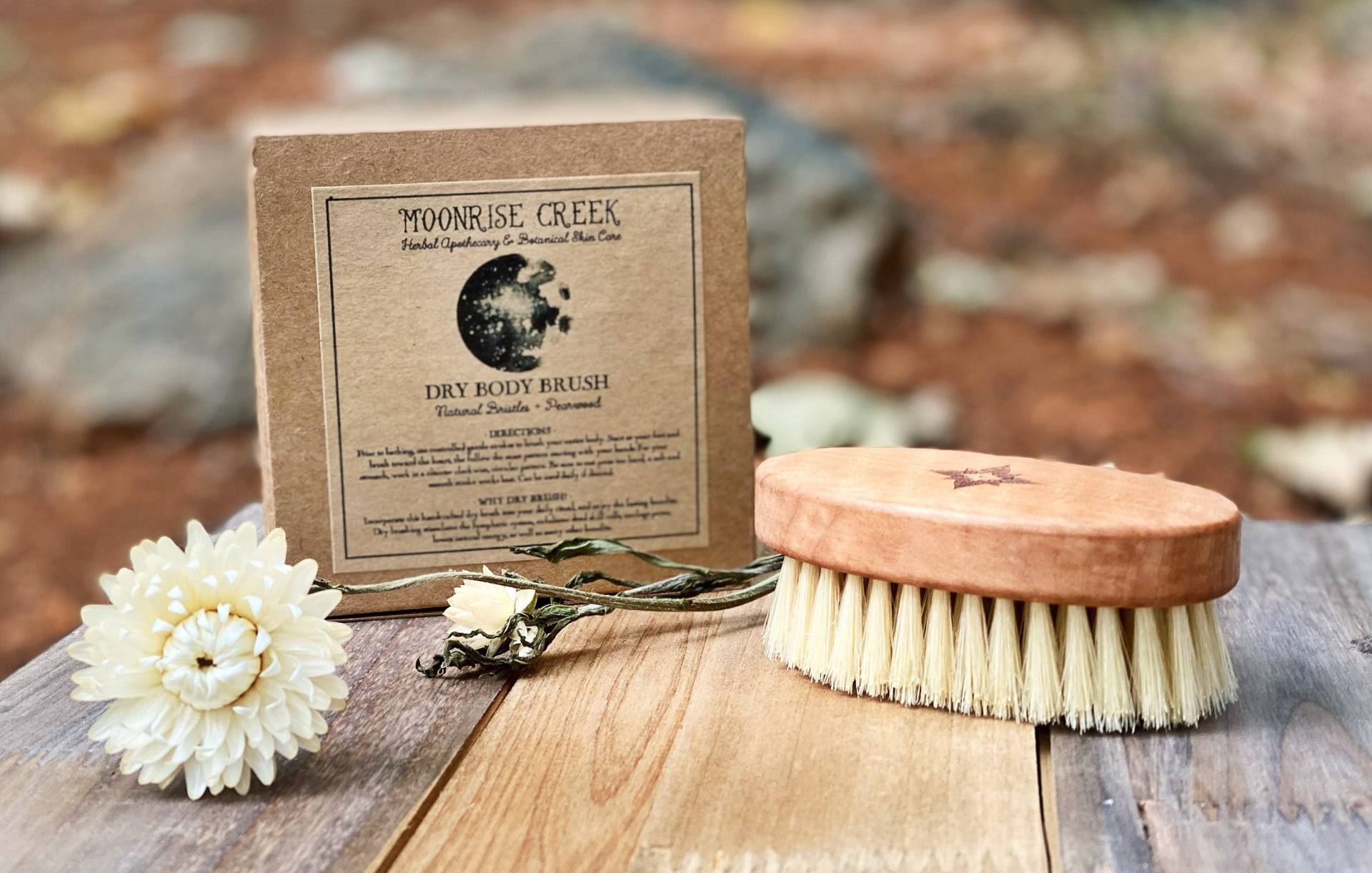 Trockene Körperbürste Reinigung + Peeling Umweltfreundliche Körperpflege Natürliche Borsten Birnbaumholz von MoonriseCreek