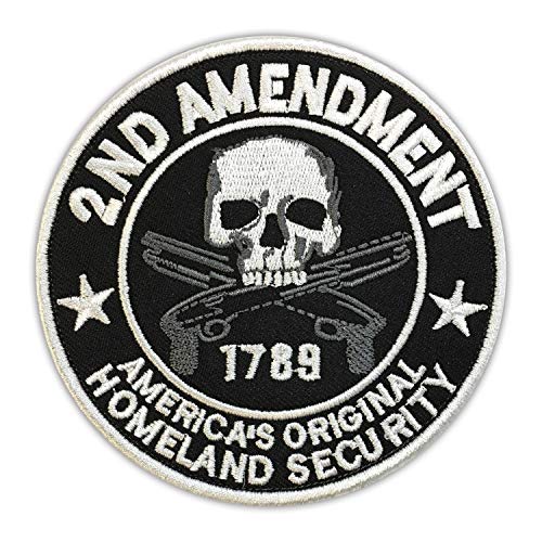 Morton Home Homeland Security bestickter Aufnäher ist ein Totenkopf über gekreuzte Waffen mit den Worten "2nd Amendment - America's Original Homeland Security" von Morton Home