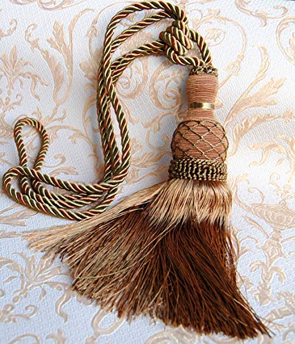 Mosel Avenue Art & Gobelin Studio XL Gardinenhalter mit Kordel 75 cm Quaste 29 cm Raffhalter Bronze Mosel Avenue Art & Gobelin Studio XL Gardinenhalter mit Kordel 75 cm Quaste 29 cm Raffhalter Bronze von Mosel Avenue Art & Gobelin Studio