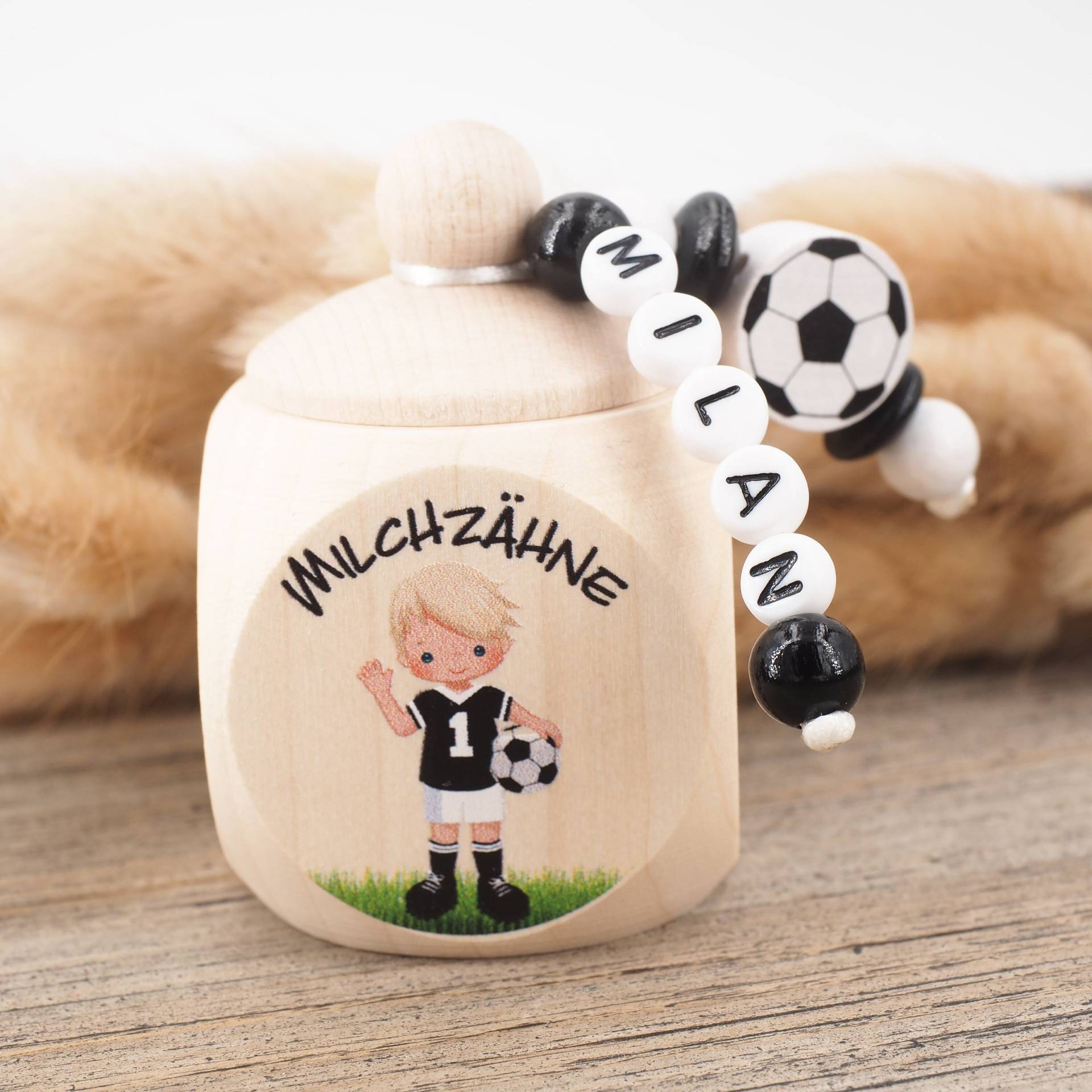 Milchzahndose Mit Namen Fußball Blonde Haare Milchzahndose Mit Namen Fußball Blonde Haare von MotzisBunteWelt2014