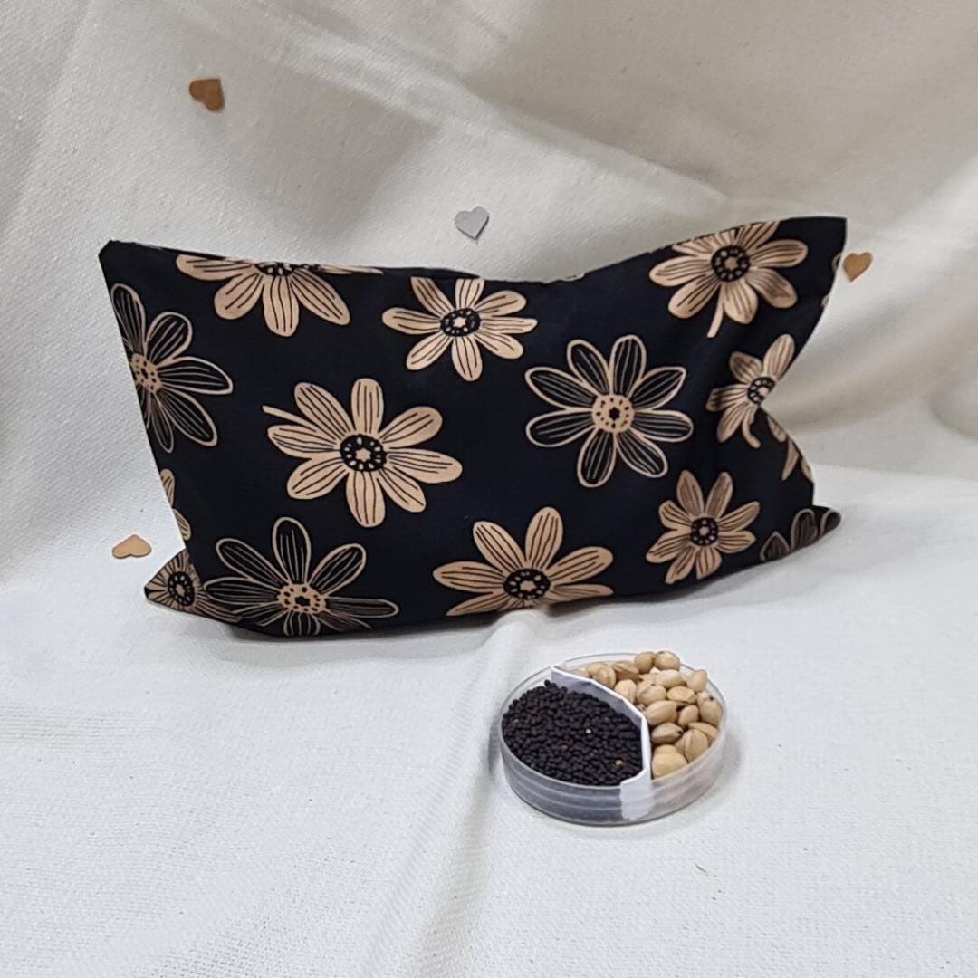 Flower-Collection Gold & Black Wärmekissen Mit Waschbarer Außenhülle Für Wohligwarme Wintertage. Kirschkerne Rapssamen Überzug Kältepads Flower-Collection Gold & Black Wärmekissen Mit Waschbarer Außenhülle Für Wohligwarme Wintertage. Kirschkerne Rapssamen Überzug Kältepads von MyEllmar