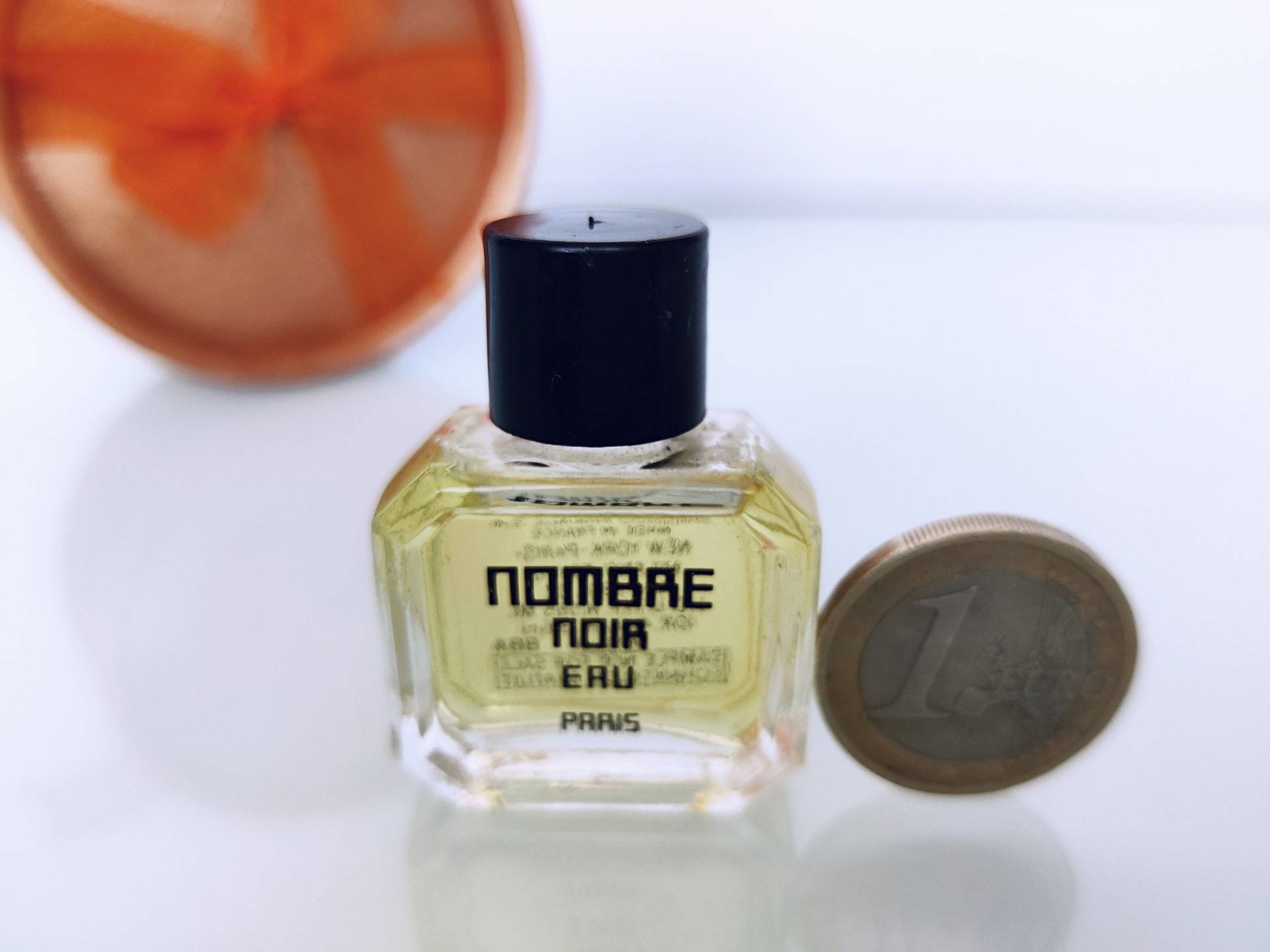 Miniatur ""Nombre Noir" Eau | 1982 Shiseido Perfume Mini 4 Ml/1/4 Us Fl.oz Vintage Women No Box." von MyVintageGadgets