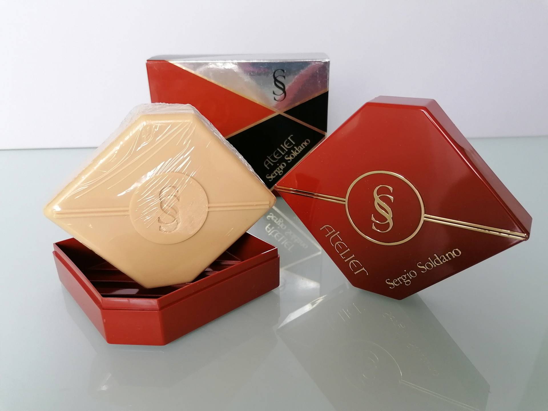 Vintage Parfüm Seife Für Frauen Atelier Sergio Soldano 150 Gr/4, 25 Oz Mit Seifenschale von MyVintageGadgets