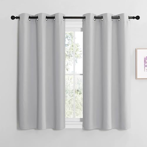 NICETOWN Scheibengardinen Kurz 2er Set H120 x B107 cm Verdunklungsvorhänge mit Ösen Gardinen Kurz Fenster Vorhänge Hellgrau Kurzgardine Modern Küchengardinen Thermal Curtains, H120 x B107 cm NICETOWN Scheibengardinen Kurz 2er Set H120 x B107 cm Verdunklungsvorhänge mit Ösen Gardinen Kurz Fenster Vorhänge Hellgrau Kurzgardine Modern Küchengardinen Thermal Curtains, H120 x B107 cm von NICETOWN