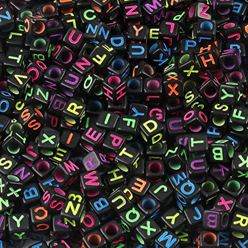 NITOPUPU Acryl-Buchstaben-Perlen, bunt, Buchstaben, schwarz, Würfelperlen für Freundschaftsarmbänder und Geschenke, Souvenir, Schmuckherstellung (6 x 6 mm Würfel, 1000 Stück) von NITOPUPU