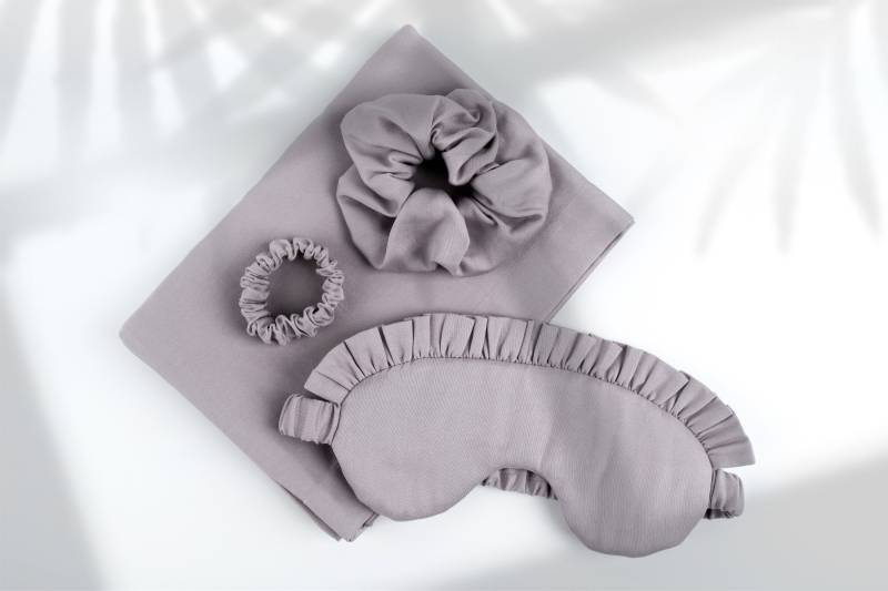 Satin Schlafset, Kissenbezug, Bio Schlafmaske, Bulk Scrunchies, Augen Maske, Valentinstag Geschenk von NLcozyHome