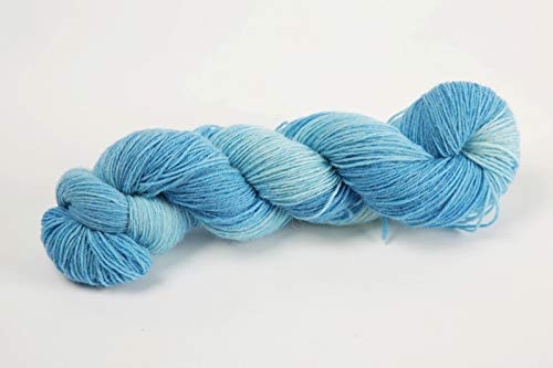 Sockenwolle handgefärbt 100 g ca 420 m 75% Wolle/25% Polyamid - royal blau hell von NaRoKnit