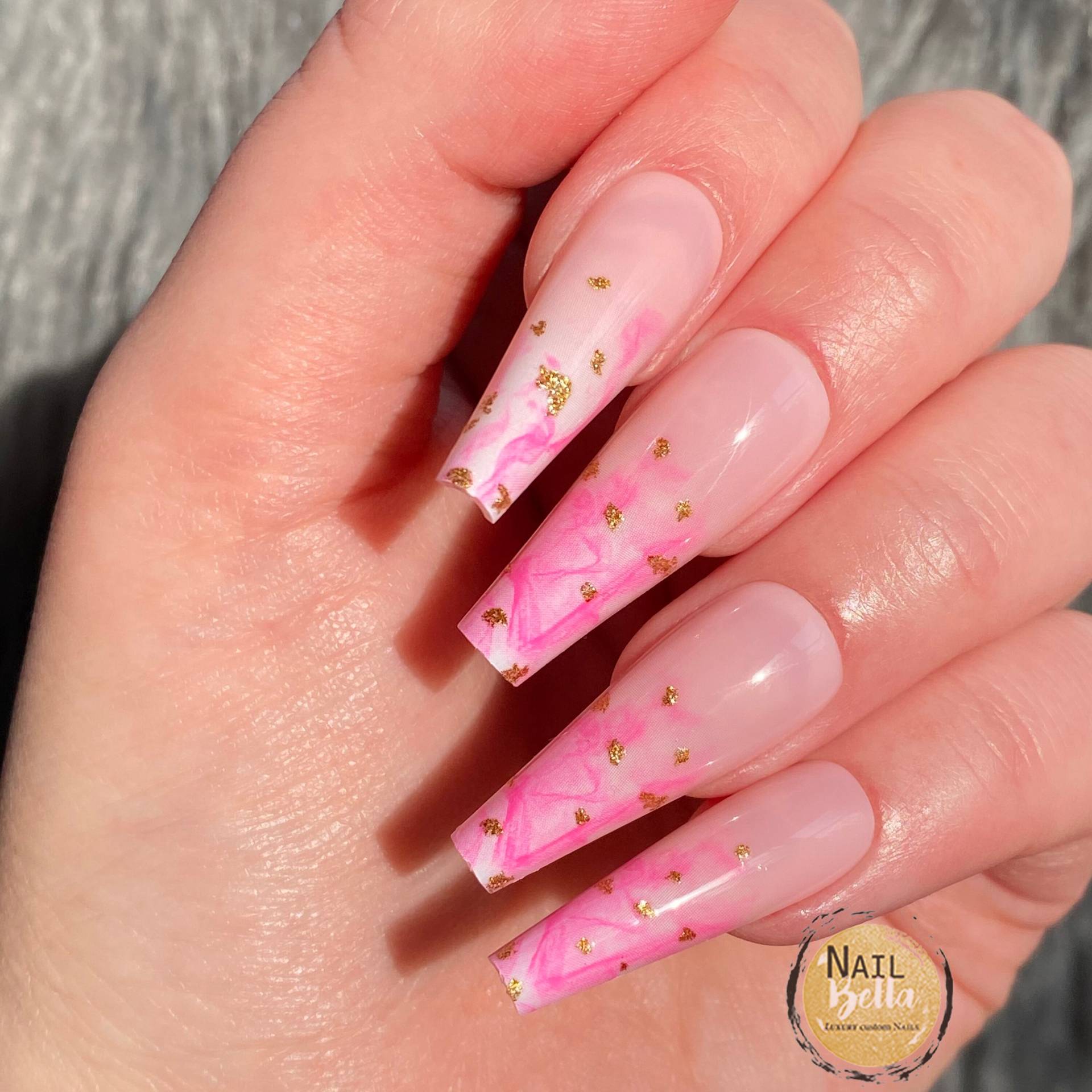 Rosa Und Gold Glänzend Lange Sarg Drücken Sie Auf Die Nägel Kleben Gefälschte False 20 Pc Nagel-Set Versandfertig Kommt Mit Kleber Rosa Und Gold Glänzend Lange Sarg Drücken Sie Auf Die Nägel Kleben Gefälschte False 20 Pc Nagel-Set Versandfertig Kommt Mit Kleber von NailBella