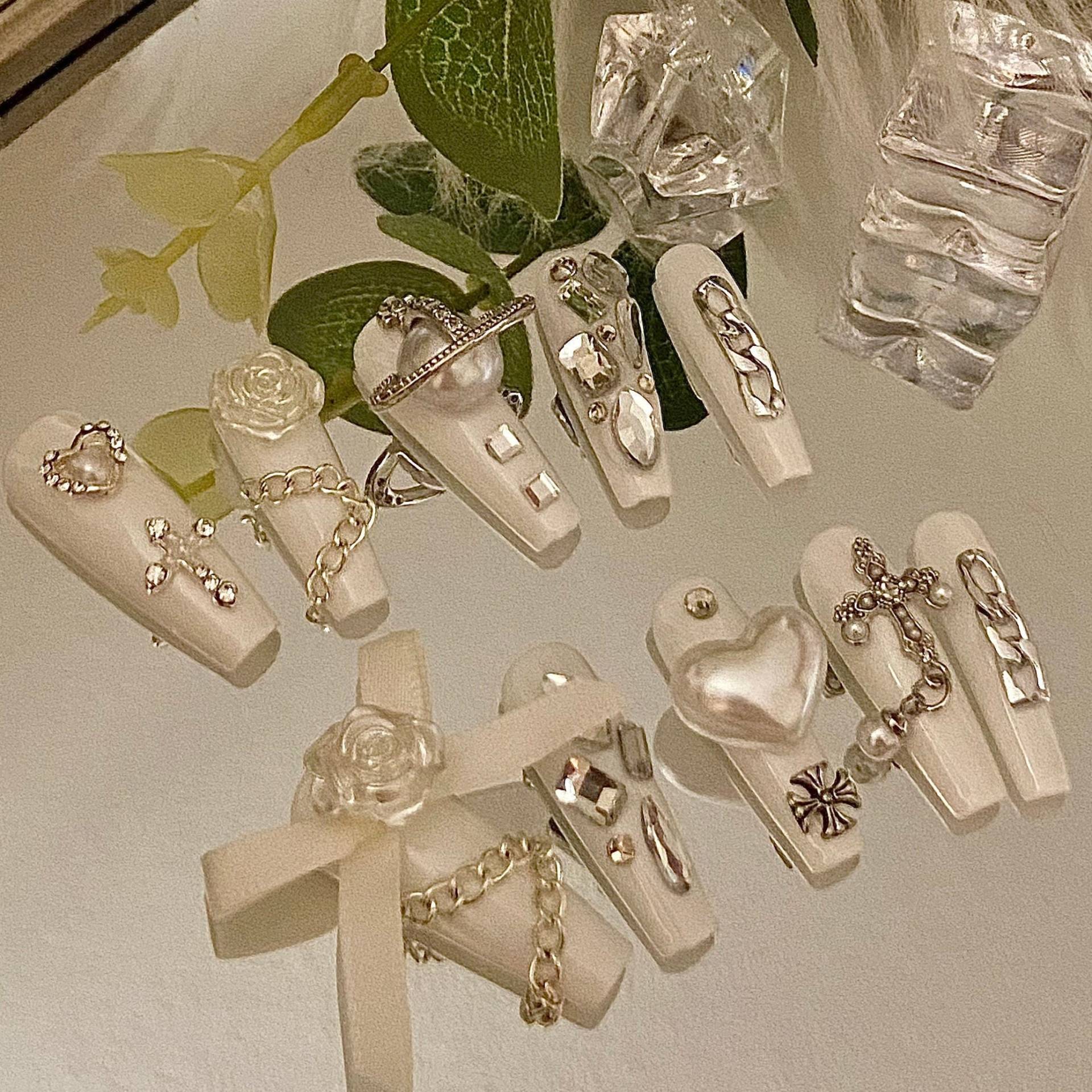 Weiße Goth Style Silber Kette Hochzeit Valentines Press On Nails Mit Glossy Diamond von Nailbyirene