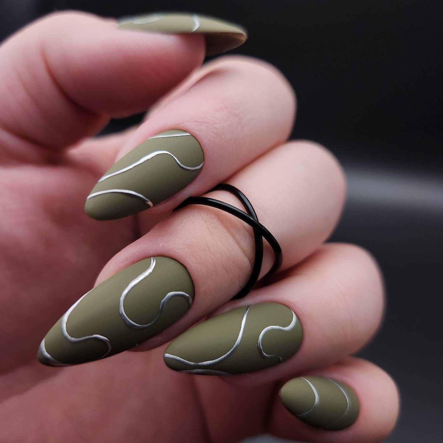 Press On Nails Gelnägel Künstliche Nägel Acrylnägel Handgefertigt Oliv Grün Silber Swirls Press On Nails Gelnägel Künstliche Nägel Acrylnägel Handgefertigt Oliv Grün Silber Swirls von NaildITbyValentina