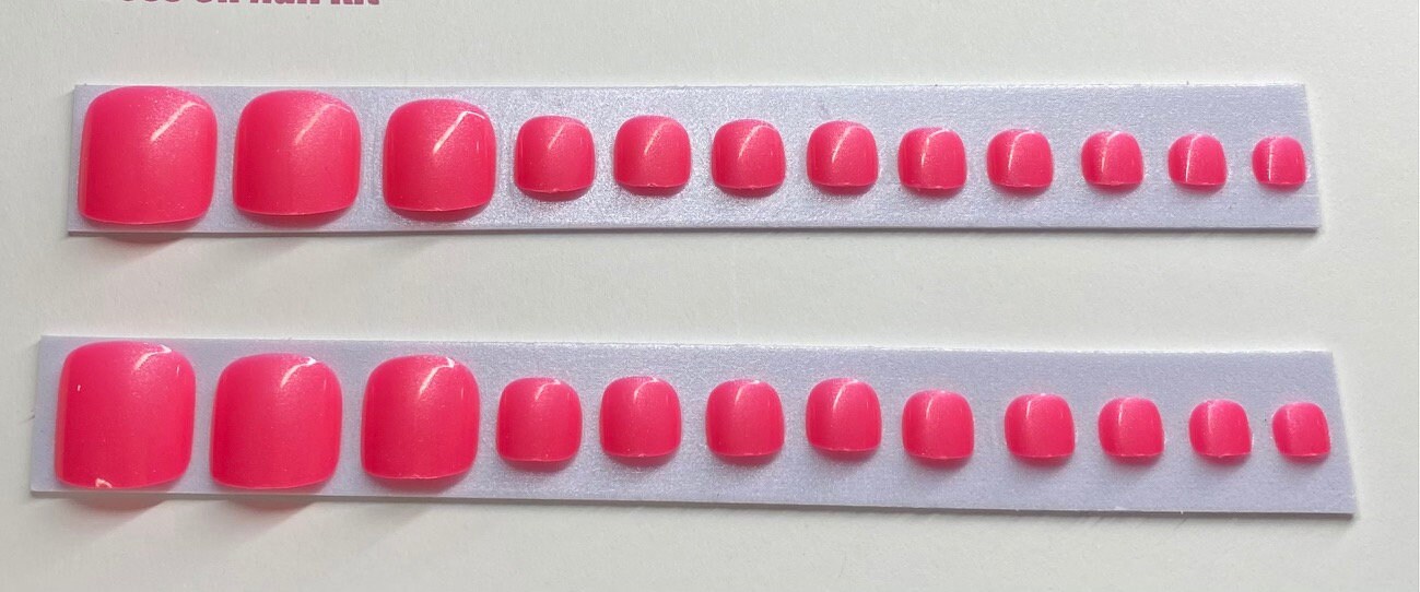 Leichter Schimmer Hot Pink Drücken Sie Auf Den Zehennagel Leichter Schimmer Hot Pink Drücken Sie Auf Den Zehennagel von NailditbyTara