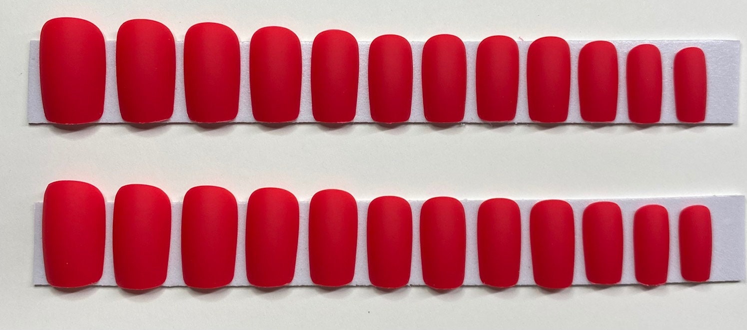 Matte Rot Mittleres Quadrat Drücken Sie Auf Den Nagel Kit Matte Rot Mittleres Quadrat Drücken Sie Auf Den Nagel Kit von NailditbyTara