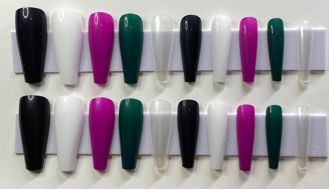Schwarz, Weiß, Fuchsia, Dunkelgrün Und Perlweiß Xl Sarg Press On Nagel Kit Schwarz, Weiß, Fuchsia, Dunkelgrün Und Perlweiß Xl Sarg Press On Nagel Kit von NailditbyTara