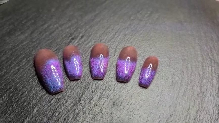 Cat-Eye Press-On-Nägel Stiletto Farbwechsel Lila-Grün Cat-Eye Press-On-Nägel Stiletto Farbwechsel Lila-Grün von NailsByRosalieWagner