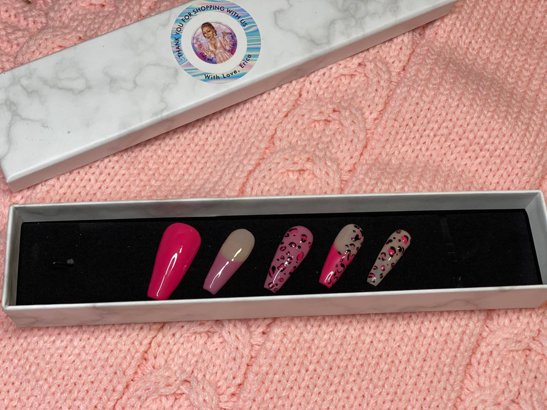Drücken Sie Auf Die Nägel Drücken Sie Auf Die Nägel von NailsNSuchbyErica