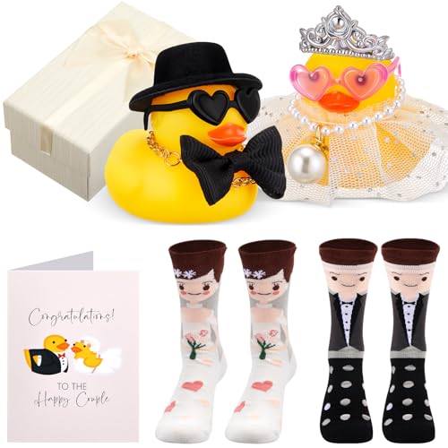 Namalu Mr & Mrs Badeenten Hochzeitsgeschenk Set in Box - Enthält 2 Braut und Bräutigam Enten, 2 Paar Hochzeitssocken und Grußkarten, Lustiges Geschenk für Brautpaar, Verlobung oder Hochzeit von Namalu