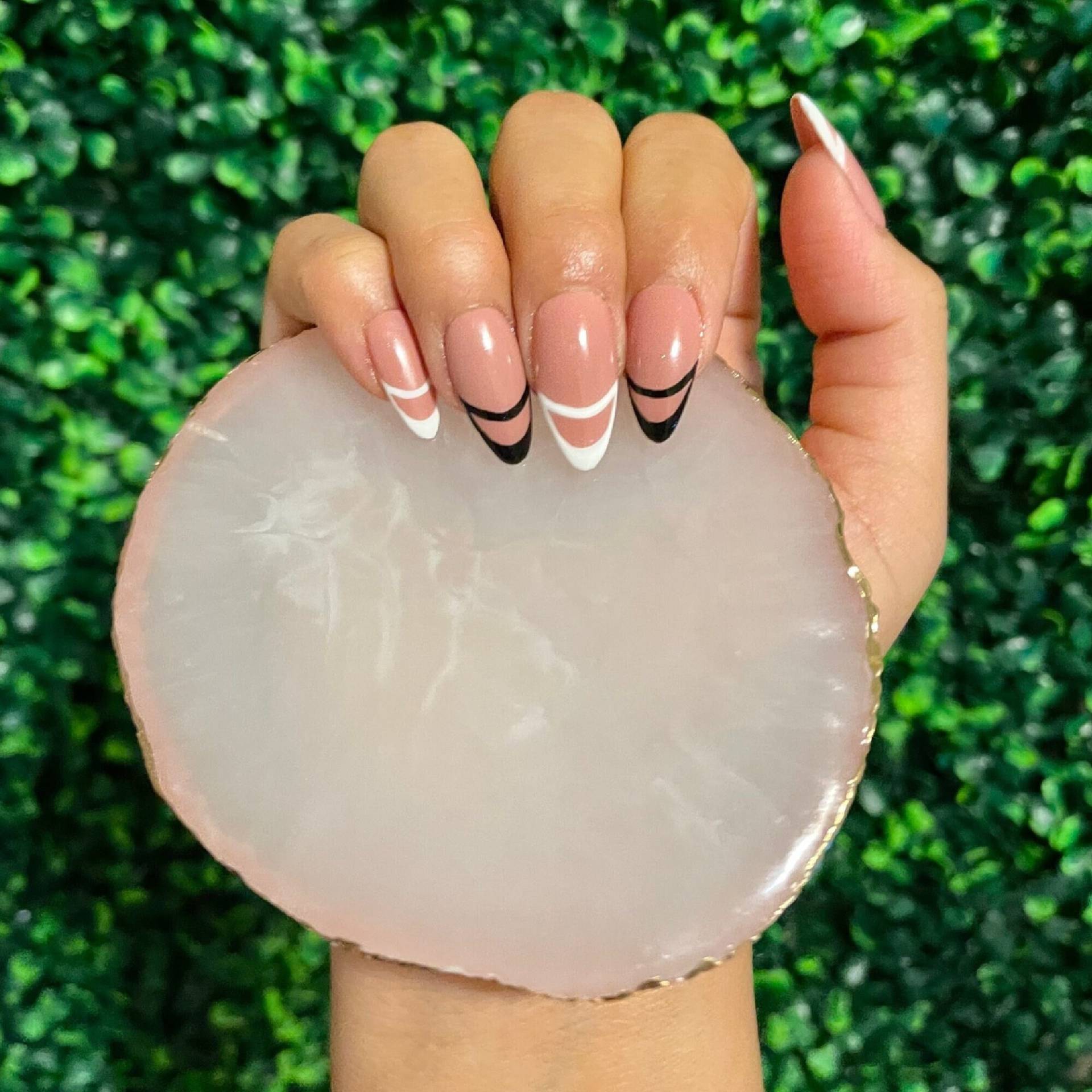 Dualität | Schwarz & Weiß Umrandete Mandel-French-Spitzen, Drücken Sie Auf Nägel, Frühlings-Sommer-Nägel, Acryl, Vegane Cruelty Free, Luxus-Nägel Dualität | Schwarz & Weiß Umrandete Mandel-French-Spitzen, Drücken Sie Auf Nägel, Frühlings-Sommer-Nägel, Acryl, Vegane Cruelty Free, Luxus-Nägel von NarleyCatDesigns