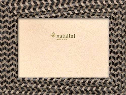 NATALINI, Couture Nero 13X 18 cm, Bilderrahmen mit Unterstützung für Tisch, Holz, Schwarz, äußere Ausmaß 18 X 23 X 1,5 cm NATALINI, Couture Nero 13X 18 cm, Bilderrahmen mit Unterstützung für Tisch, Holz, Schwarz, äußere Ausmaß 18 X 23 X 1,5 cm von Natalini