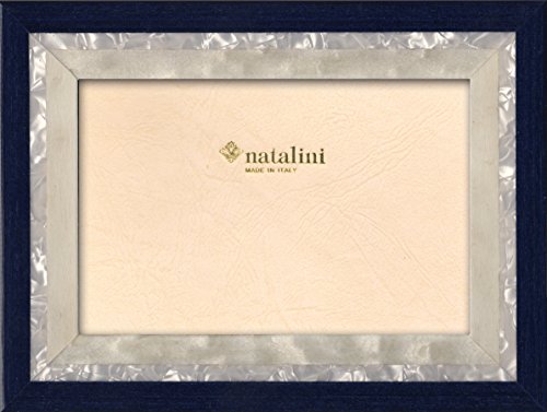 NATALINI, NEREIDE BLU Scuro 13X 18 cm, Bilderrahmen mit Unterstützung für Tisch, Holz, Dunkelblau, äußere Ausmaß 18 X 23 X 1,5 cm NATALINI, NEREIDE BLU Scuro 13X 18 cm, Bilderrahmen mit Unterstützung für Tisch, Holz, Dunkelblau, äußere Ausmaß 18 X 23 X 1,5 cm von Natalini