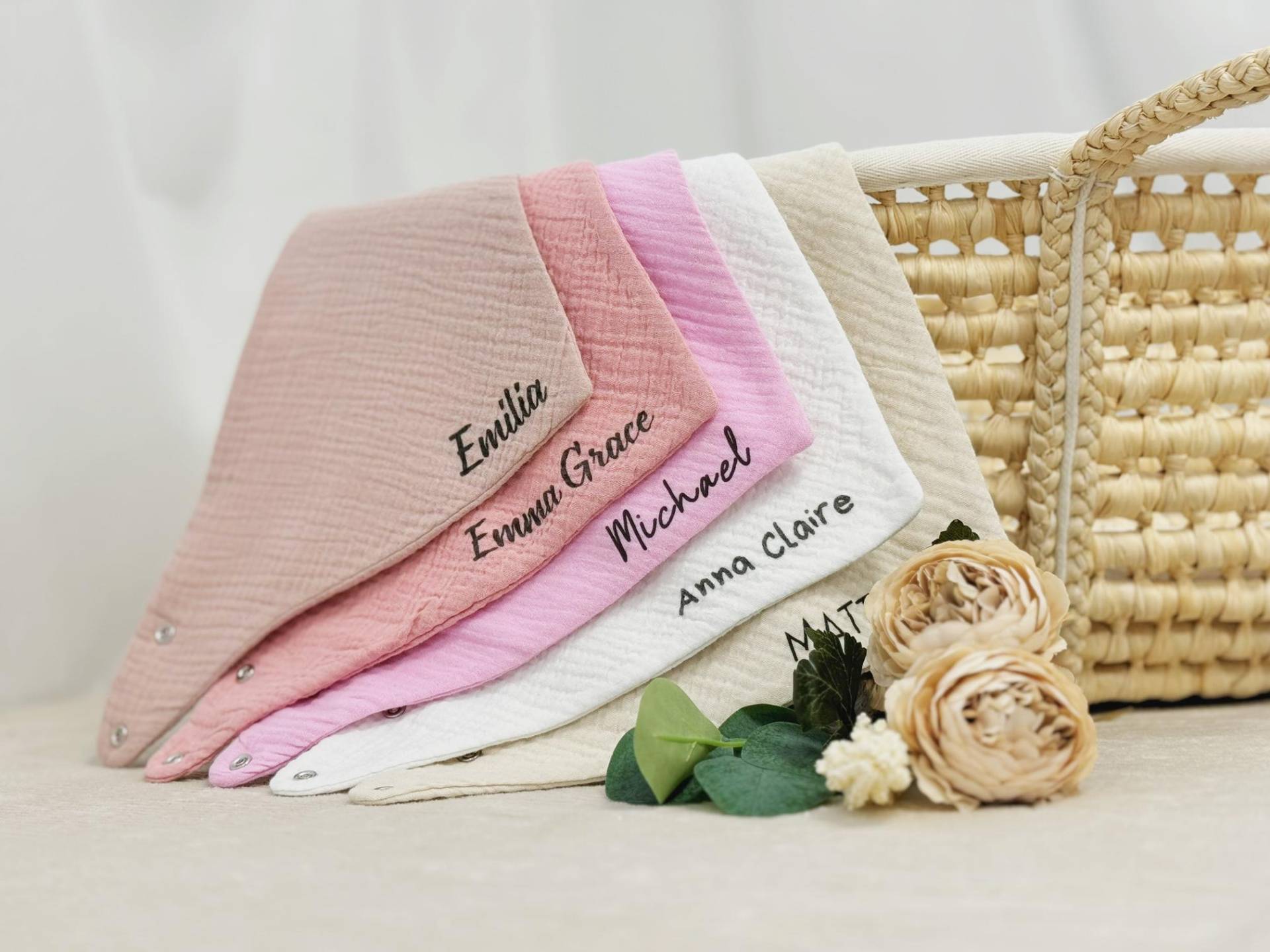 5Er-Set Musselin Lätzchen Aus Baumwolle - Personalisierbar, Perfekt Als Halstuch Oder Spucktuch, Ideales Weihnachtsgeschenk Für Babys 5Er-Set Musselin Lätzchen Aus Baumwolle - Personalisierbar, Perfekt Als Halstuch Oder Spucktuch, Ideales Weihnachtsgeschenk Für Babys von NaturalCuddles