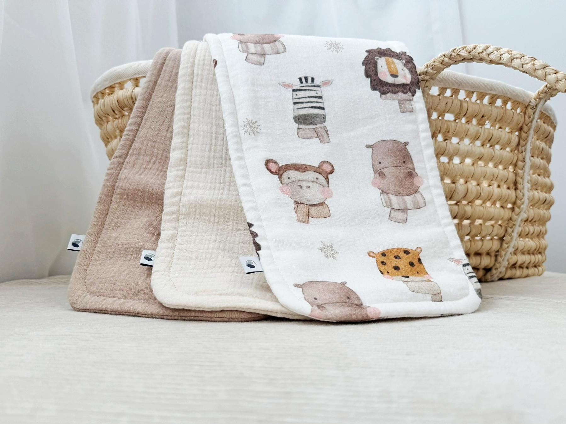 Dreilagiges Spucktuch, Baby, Geschenk, Junge, Beige, Beige Dreilagiges Spucktuch, Baby, Geschenk, Junge, Beige, Beige von NaturalCuddles