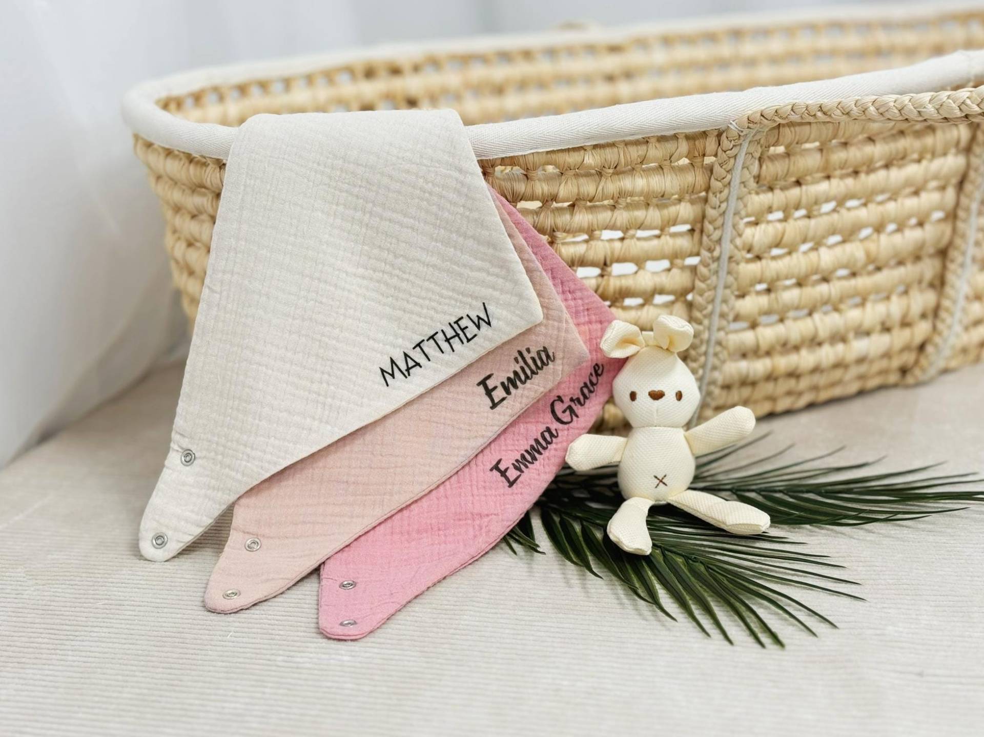 Set 3 Stück Personalisierbar Musselin Baby Und Kleinkind Halstücher Dreieckstücher Spucktücher Baumwolle Lätzchen Gaze, Geschenk Set 3 Stück Personalisierbar Musselin Baby Und Kleinkind Halstücher Dreieckstücher Spucktücher Baumwolle Lätzchen Gaze, Geschenk von NaturalCuddles