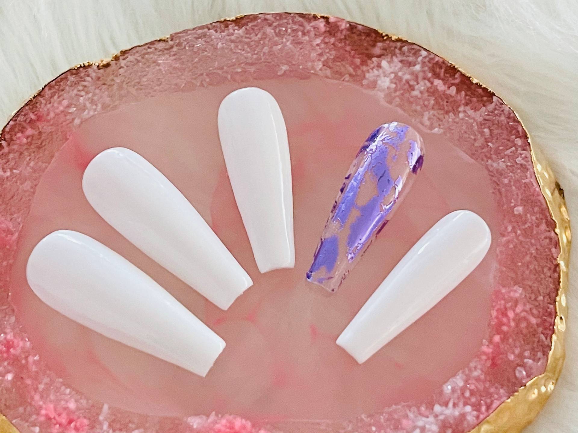 Weiße Lila Folie Drücken Auf Nägel Weiße Lila Folie Drücken Auf Nägel von Nenesnails