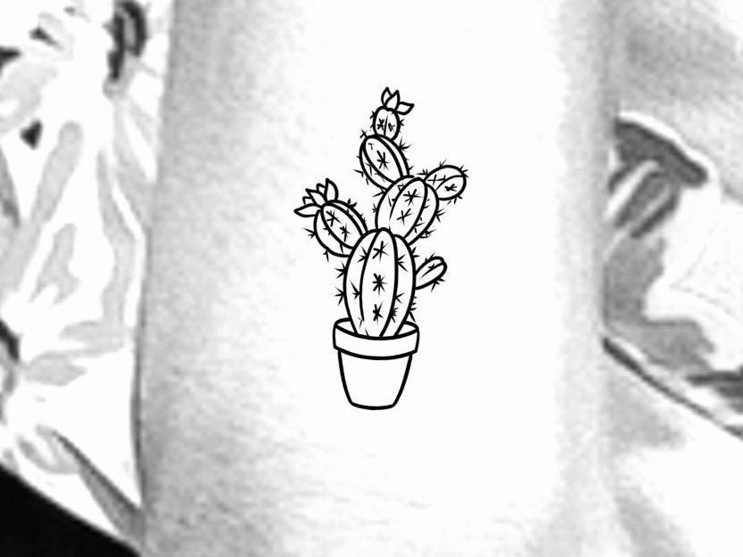 Kaktus Temporäres Tattoo/Pflanze Kleiner Blumen Blume Am Handgelenk von NewYouTattoo