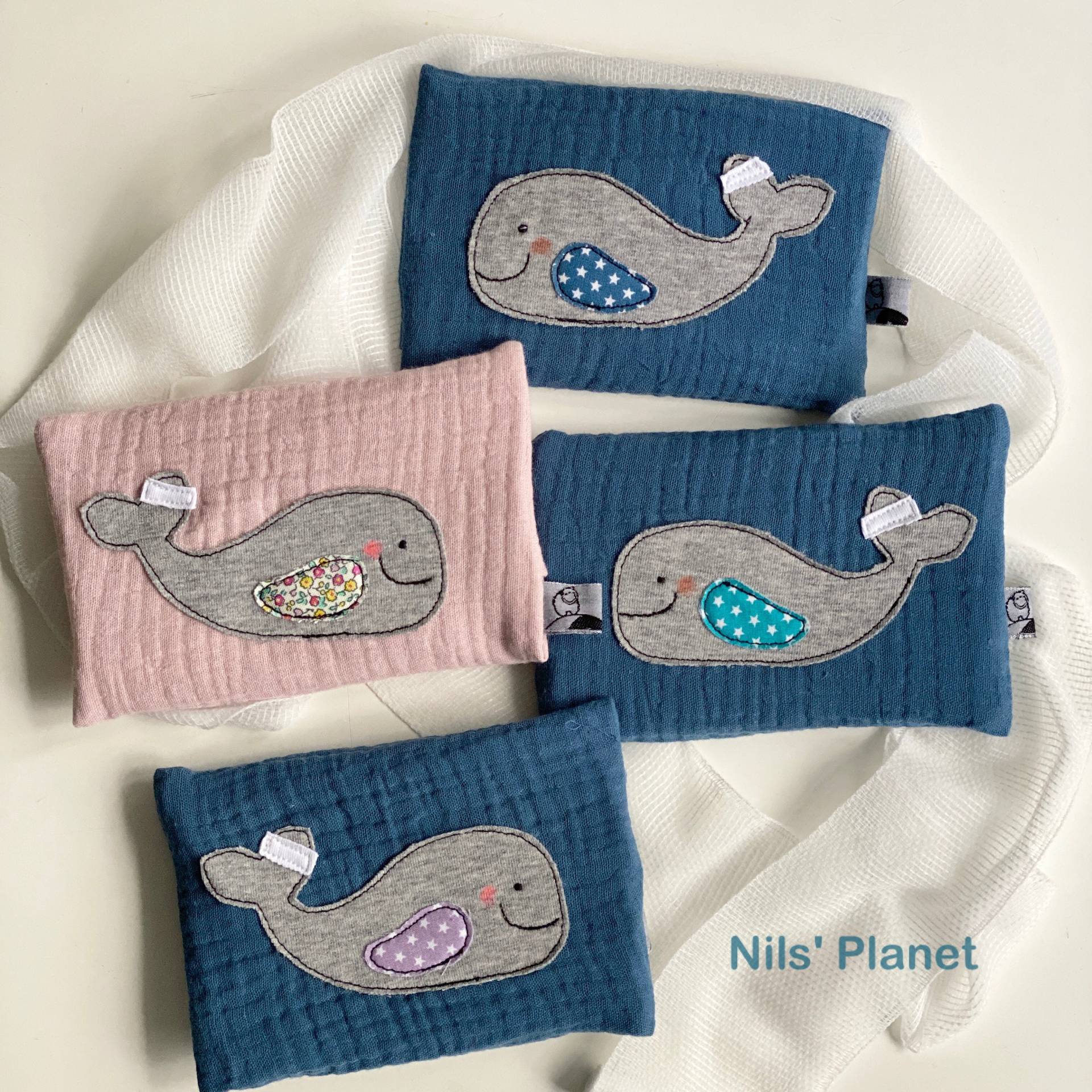 Kühlpad Mit Hülle Beulentröster Kühlpadhülle Kühlkissen Kalt-Warmkompresse Wal Musselin Applikation Geschenk Baby Mädchen Junge Krank Kühlpad Mit Hülle Beulentröster Kühlpadhülle Kühlkissen Kalt-Warmkompresse Wal Musselin Applikation Geschenk Baby Mädchen Junge Krank von NilsPlanet