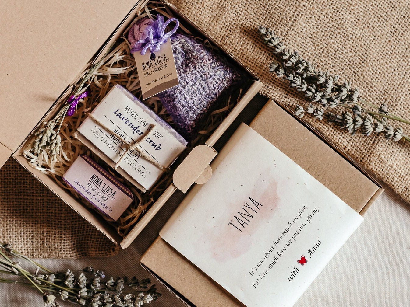 Personalisierte Lavendel Geburtstag Geschenkbox | Pflegepaket Für Sie Pflegeset Sympathie Pflege Paket Freund von NonaLuisa
